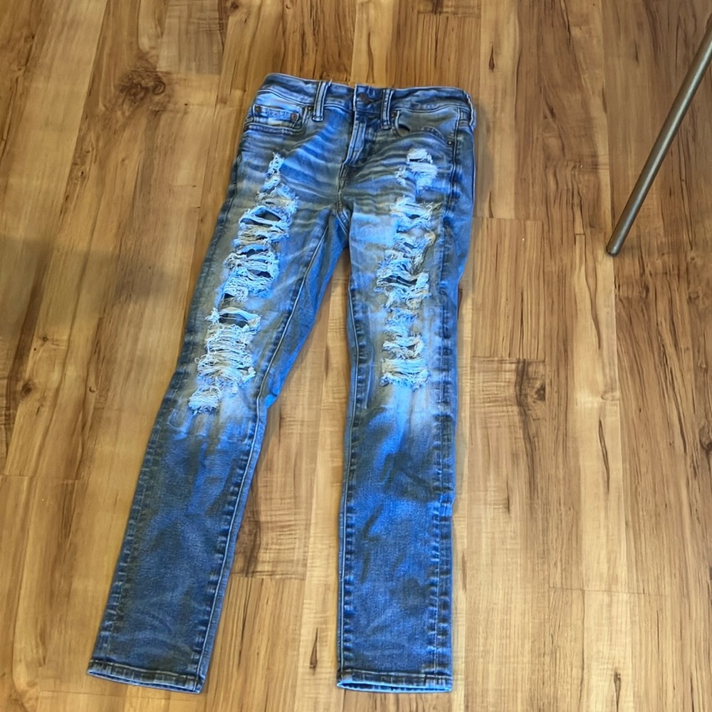 American Eagle Mens distressed jeans